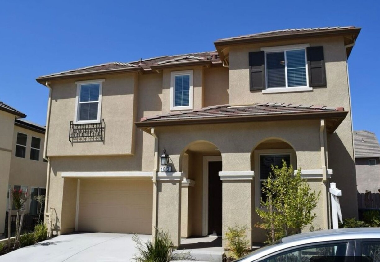 Primary Photo - Like New 4 Bedroom Home for Rent in Rocklin