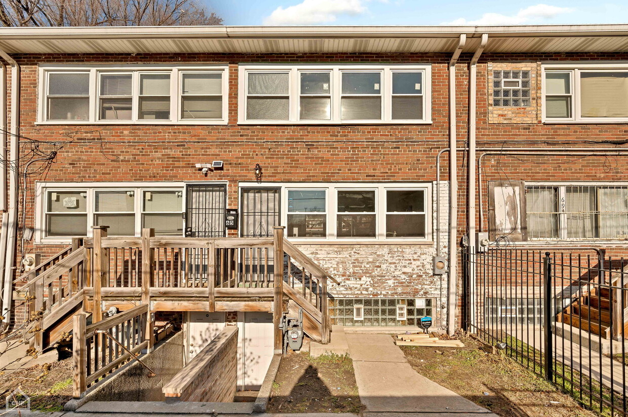 Foto principal - 67 E 37th Pl