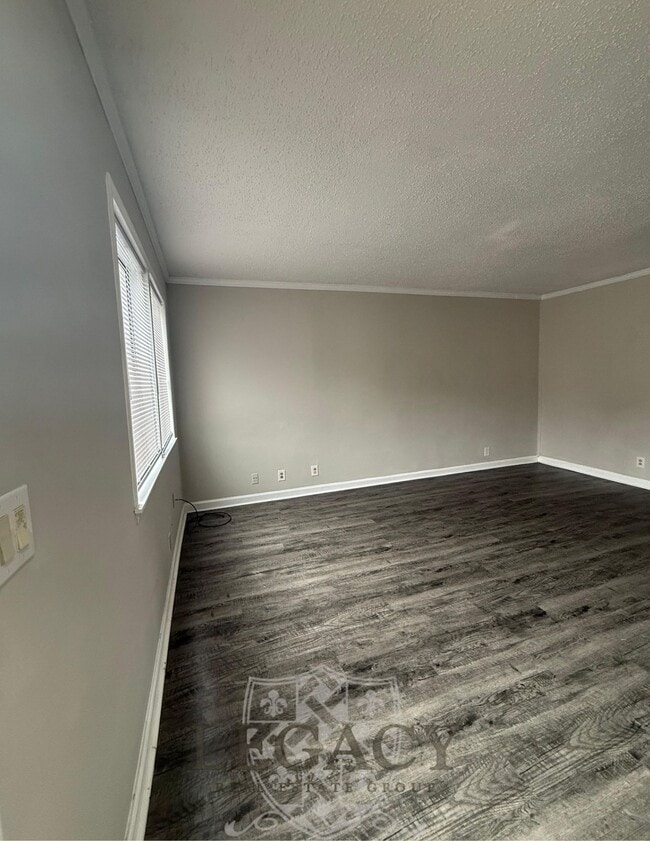 Building Photo - 1073 Harold Dr