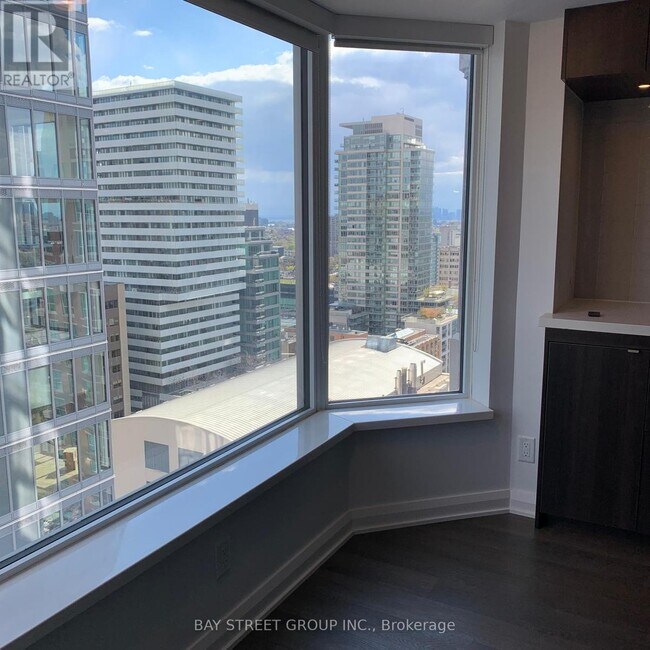 Photo du bâtiment - 155 Yorkville Ave