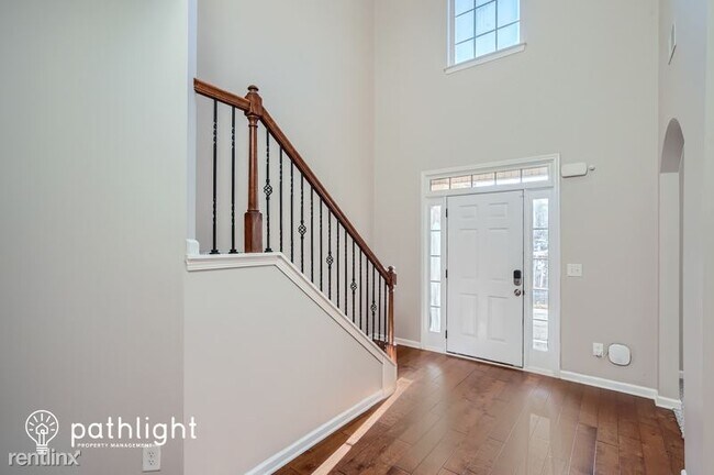 Building Photo - 4 br, 3 bath House - 301 Arbor Place UNIT