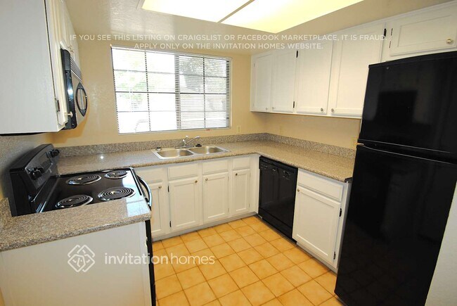 Building Photo - 6628 N 48th Dr