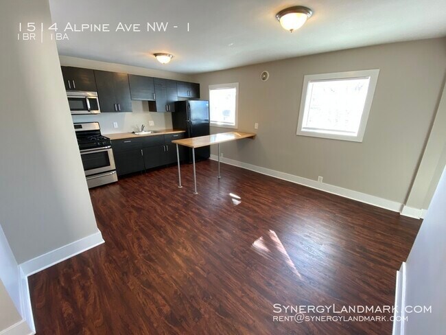 Building Photo - 1514 Alpine Ave NW