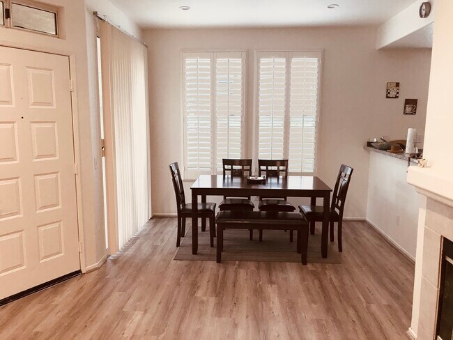 Comedor - 47 Night Heron Ln