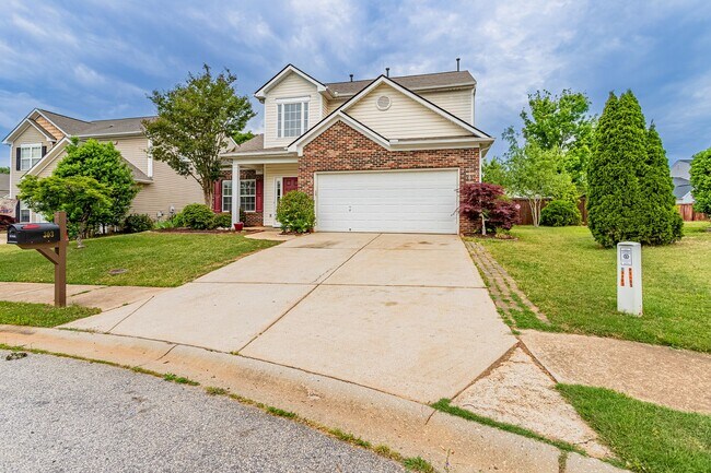 Building Photo - Master on Main! Home in Popular Autumn Tra...