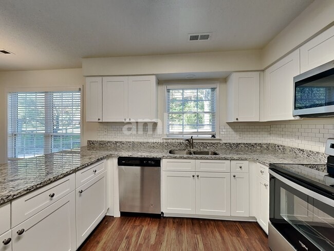 Building Photo - 5918 Highland Grove Dr