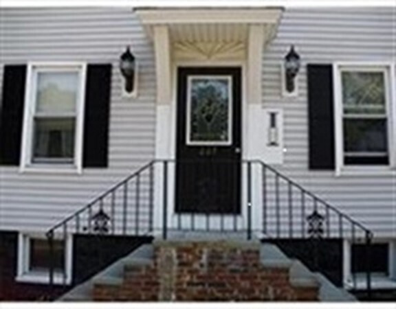 Primary Photo - 227 Standish Ave
