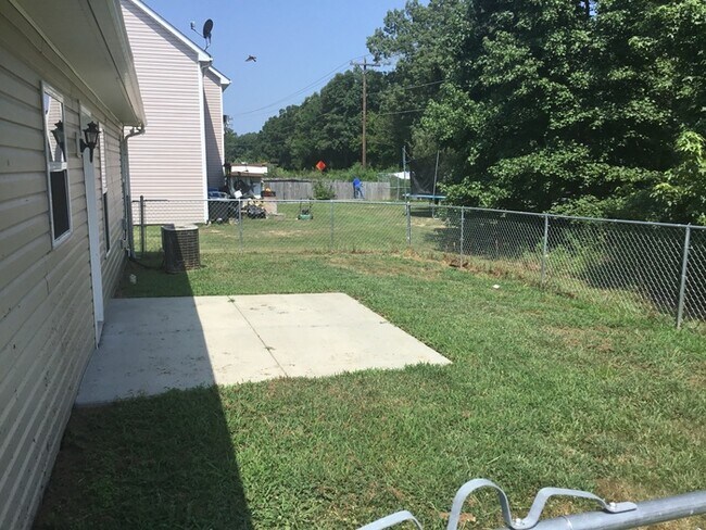 Building Photo - 2923 Ireton Pl