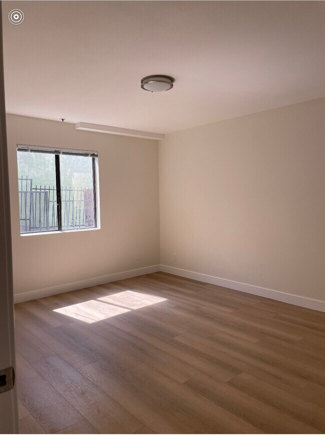 Foto del edificio - 1300 Lilac Ter