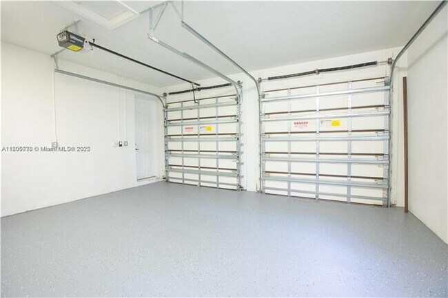 Foto del edificio - 3492 NW 82nd Dr