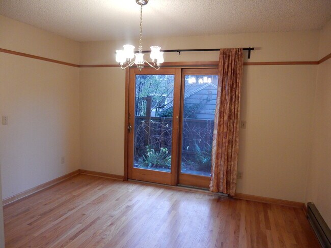 Dining room - 2169 NE Multnomah St