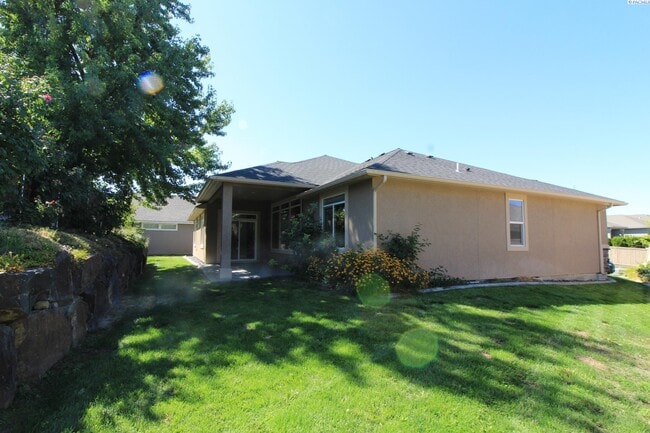 Building Photo - 4 Bed/2 Bath Home in Kennewick
