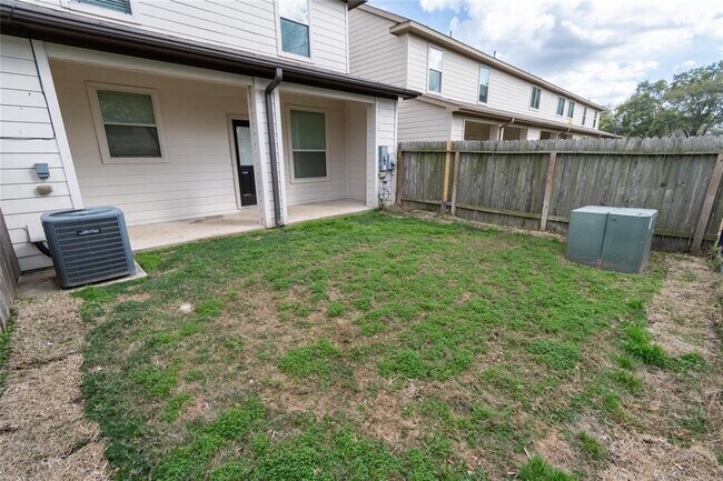 Foto del edificio - 6235 Brenwood Cir