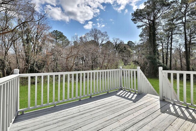 Building Photo - Beautiful renovated Home