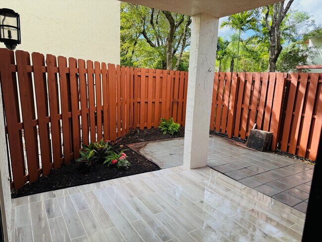 Foto del edificio - 343-308 Ives Dairy Rd