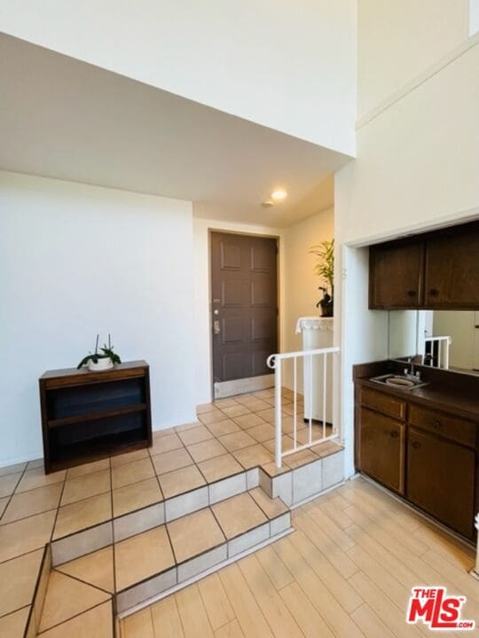 Building Photo - 221 S Gale Dr