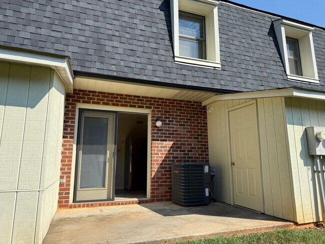Building Photo - Charming & Private Townhouse in NW Hickory – 2BR, 1.5BA, Prime Location - No Pets