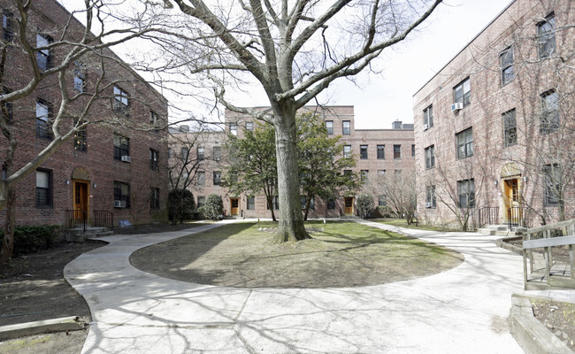 Building Photo - 11-19 Bronxville Rd