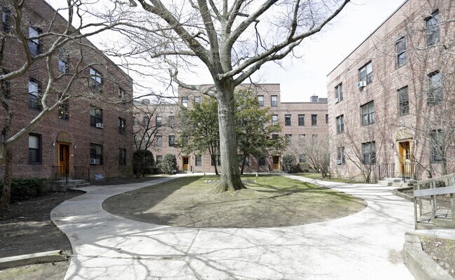 Foto del edificio - 11-19 Bronxville Rd