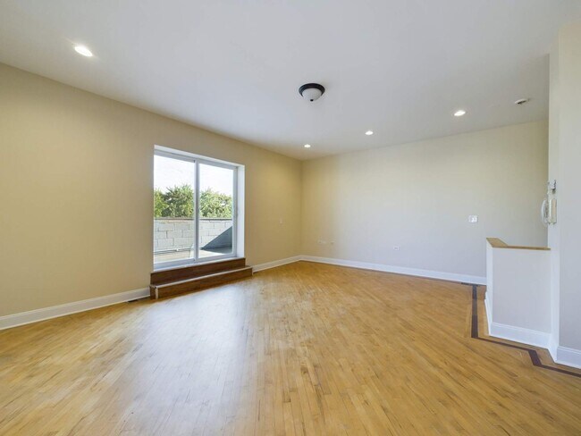 Photo - 1654 W Ohio St Apartment