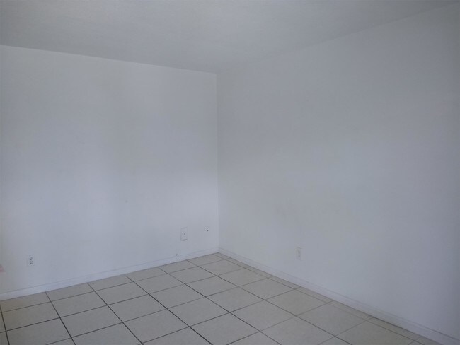 Foto del edificio - 2799 E 4th Ave