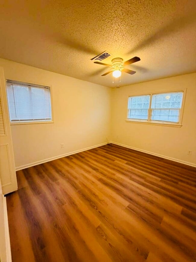 Foto del edificio - 1692 Kinglet Rd