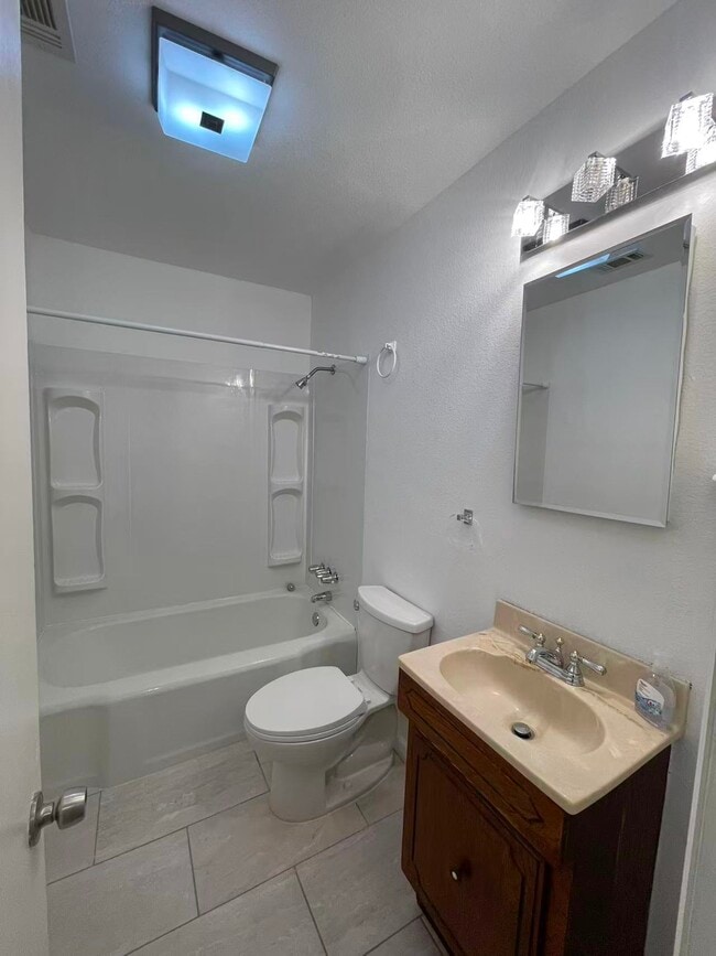 Building Photo - 7721 Mohawk Dr