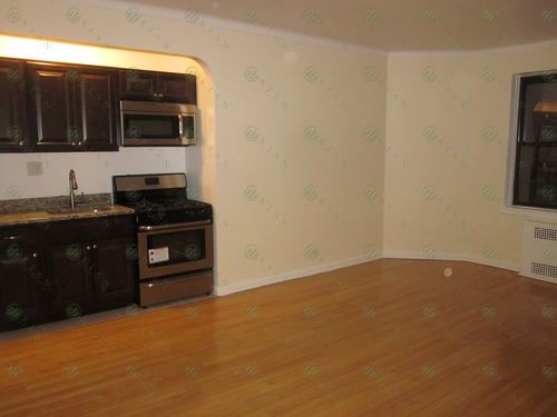 Foto principal - 65-09 99th St