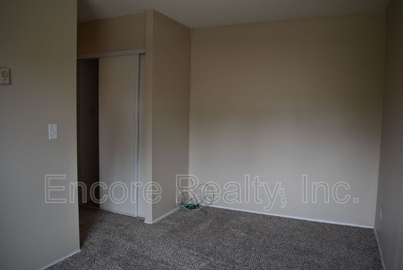 Primary Photo - 1450 Melrose Ave