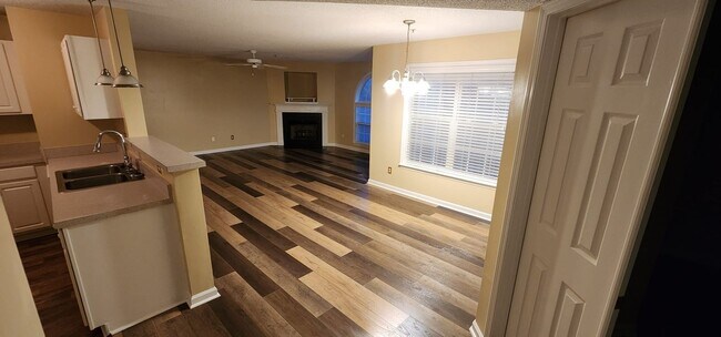 Foto del edificio - READY TO MOVE IN! 2 Beds 2 Baths!