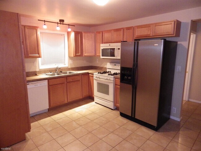 Building Photo - 3 br, 1 bath House - 5625 Meadow View St