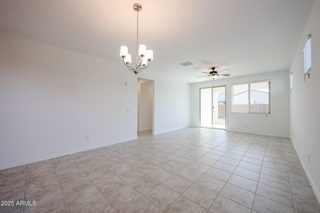 Foto del edificio - 8721 W Windsor Blvd