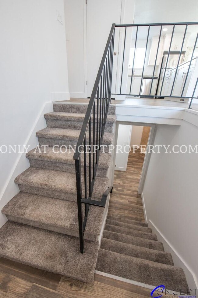 Foto del edificio - Newly Remodeled 5-Bedroom Home | 2-Car Gar...
