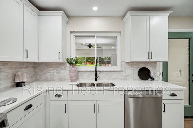 Building Photo - 2569 Richmar Dr