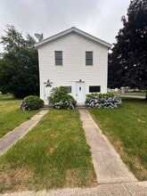 Building Photo - 271 E 10th St