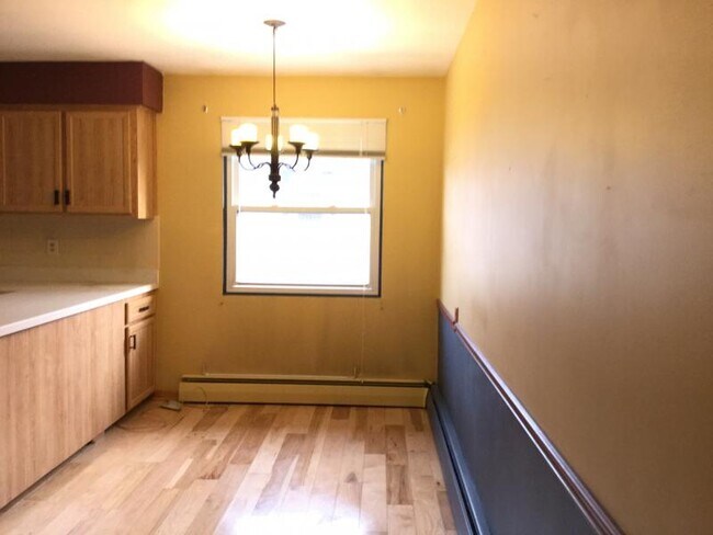 Building Photo - 1206 Hosmer