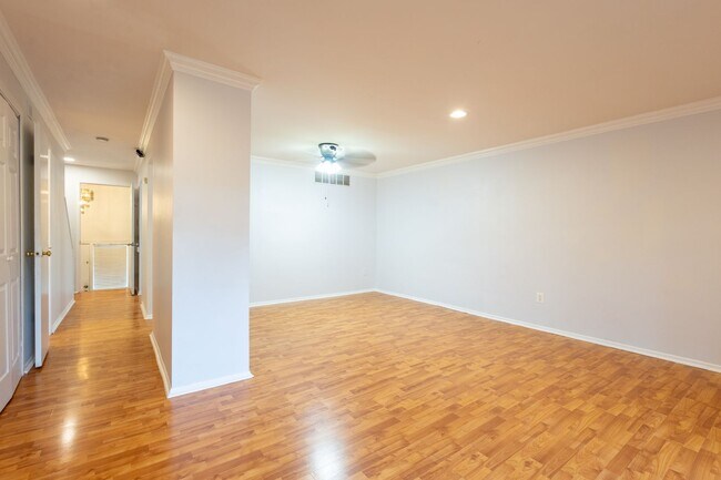 Foto del edificio - Lovely 4 BR/3.5 BA Townhome in Columbia!