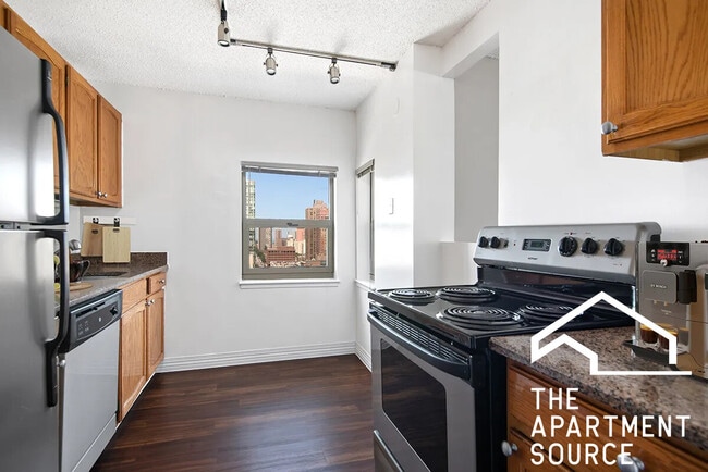 Photo - 100 W Chestnut St Apartment