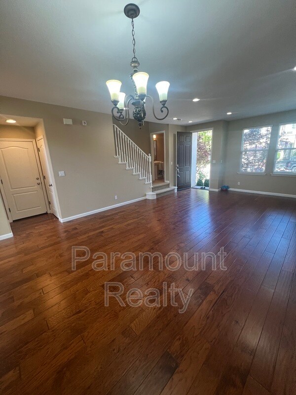 Foto del edificio - 612 Carrington Ct