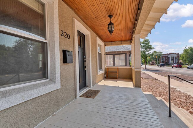 Foto del edificio - 320 E Uintah St