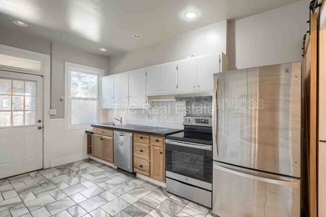 Photo - 460 S Lincoln St Apartment