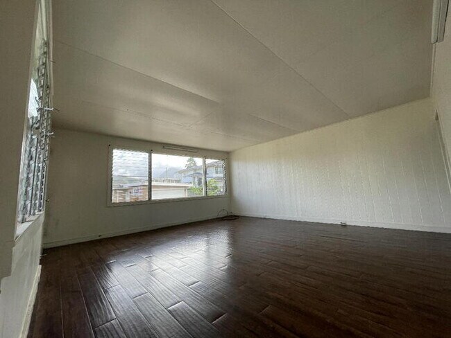 Building Photo - WAIKALUALOKO LP 4/2/2 W/D, storage