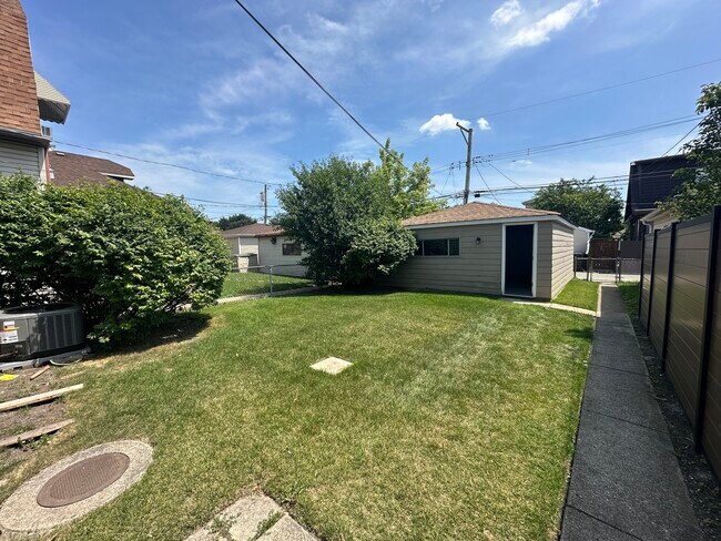Foto del edificio - 5137 N Lowell Ave