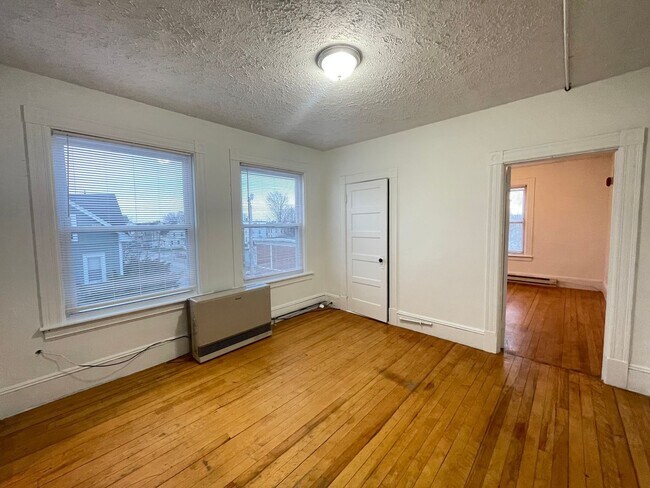 Building Photo - 457 Beech St