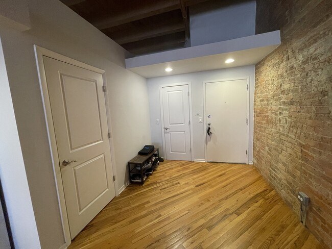 Foto del edificio - 616 W Fulton St