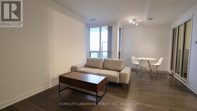 Photo du bâtiment - 9205-9205 Yonge St