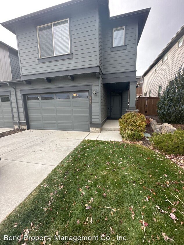 Foto principal - 3 br, 2.5 bath House - 63135 NE Black Powd...