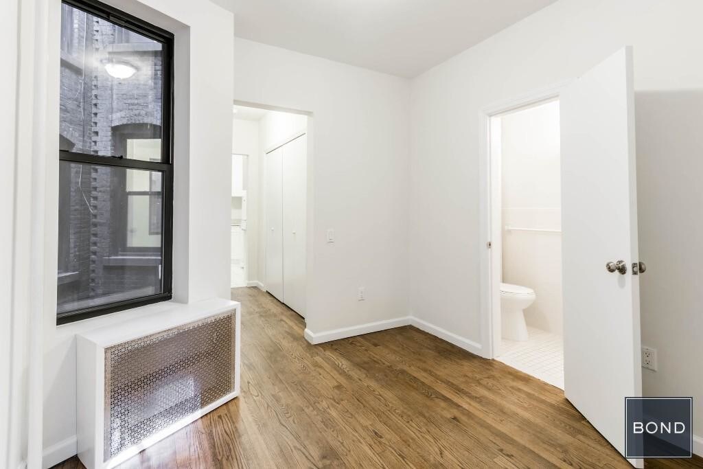 Foto principal - 218 E 85th St