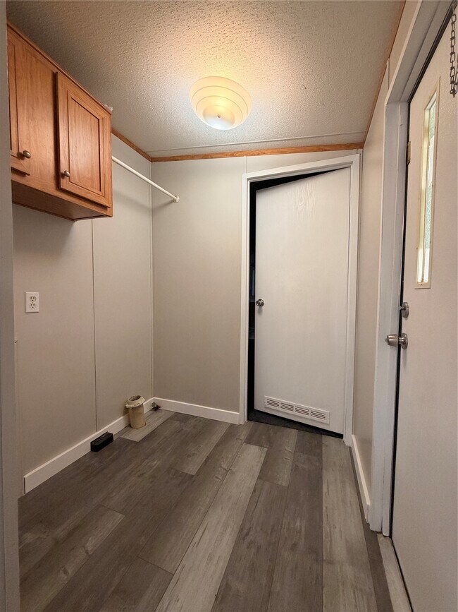 Building Photo - 14331 Greenville St