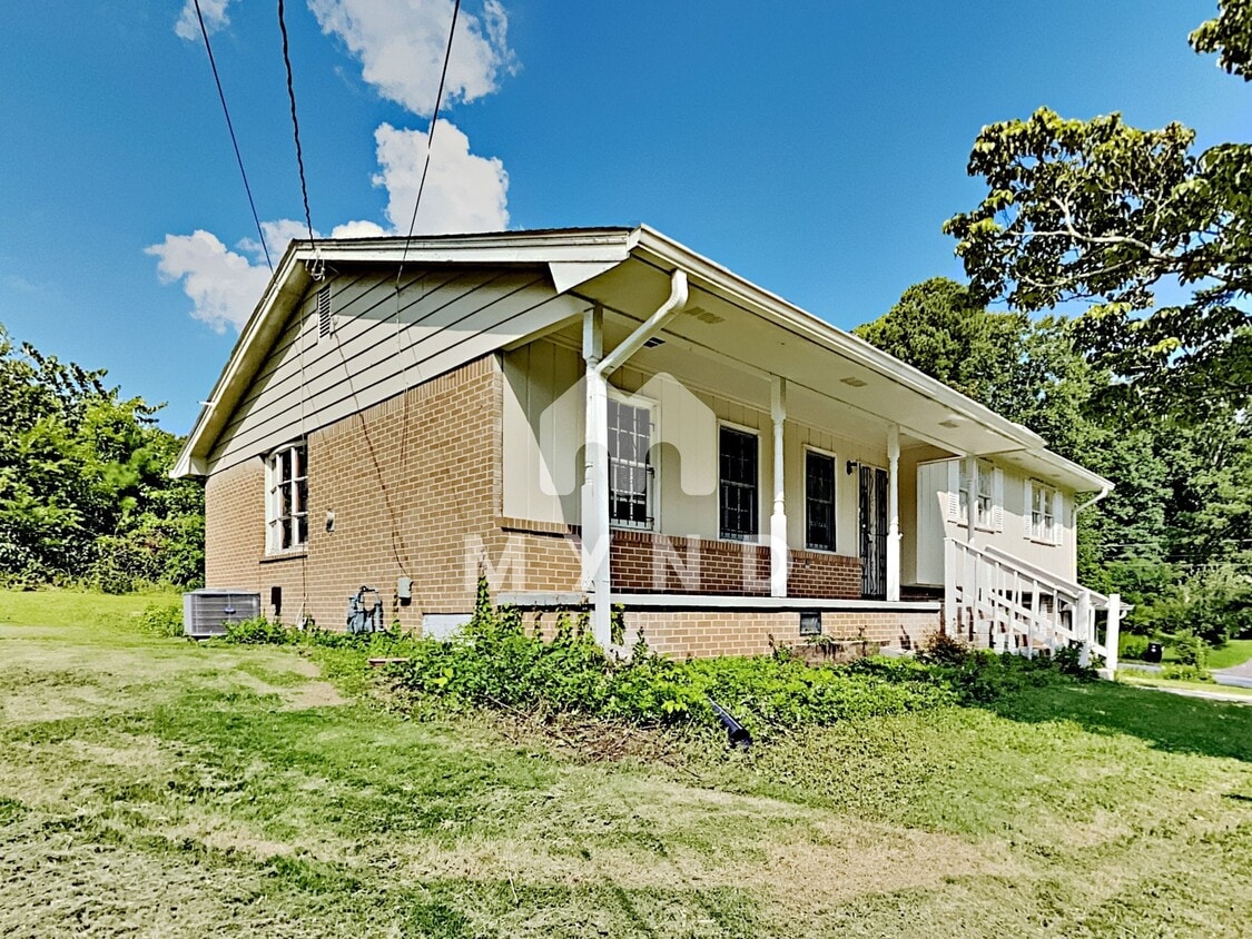 Primary Photo - 2175 Surrey Trl